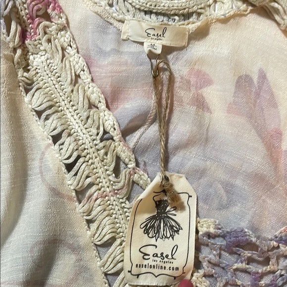 Floral Crochet Trim Top - Cream and Pink - Picture 3 of 5